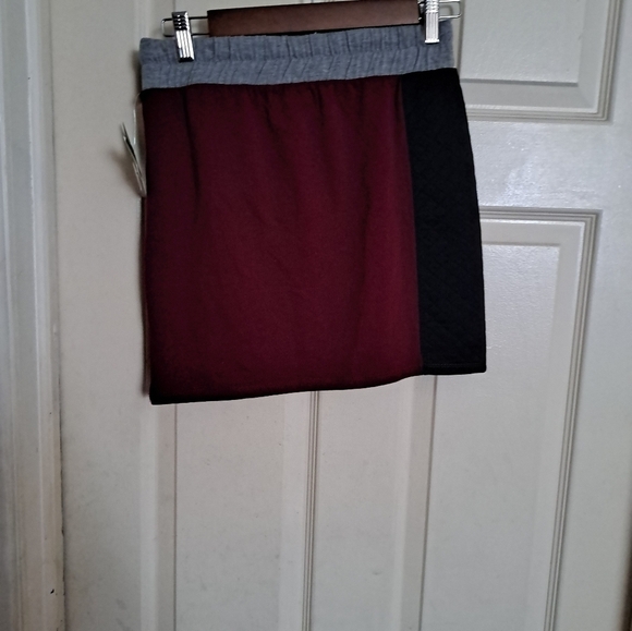Dream out loud large skirt NWT 5/$25 - Picture 2 of 3